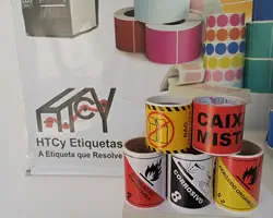 Rolos de Etiquetas adesivas para produtos perigosos Classe 8 Corrosivo.